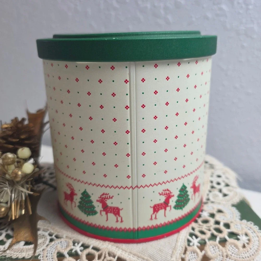 Vintage Potpourri Press‎ Christmas Reindeer Tin Green Red Fair Isle Festive